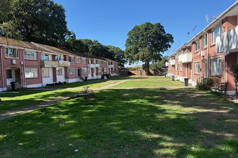 2 bedroom house to rent, Plantation Road, Poole, BH17
