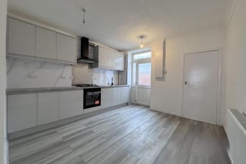3 bed terraced house for rent in Charles Street, MANSFIELD, NG19
