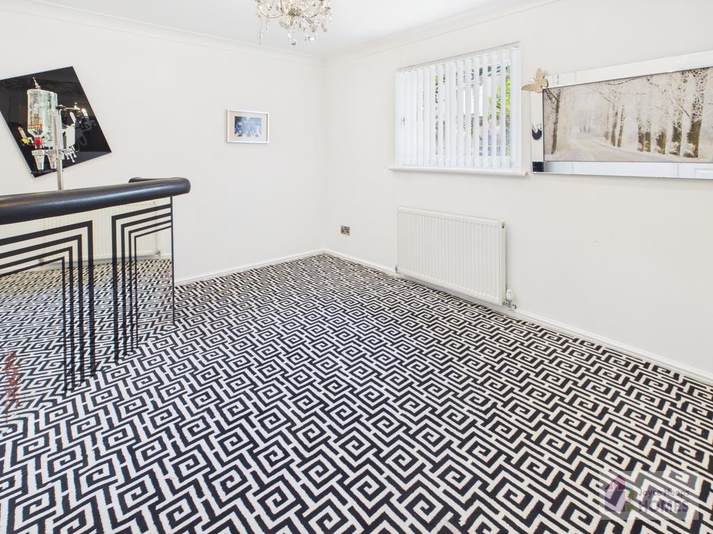 House in Calderwood, East Kilbride - More