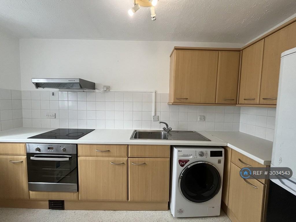 Apartment in Waltham Cross - View 2