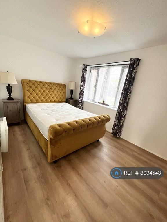 Apartment in Waltham Cross - View 4