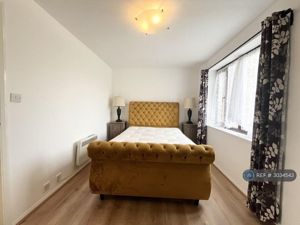 Apartment in Waltham Cross - More