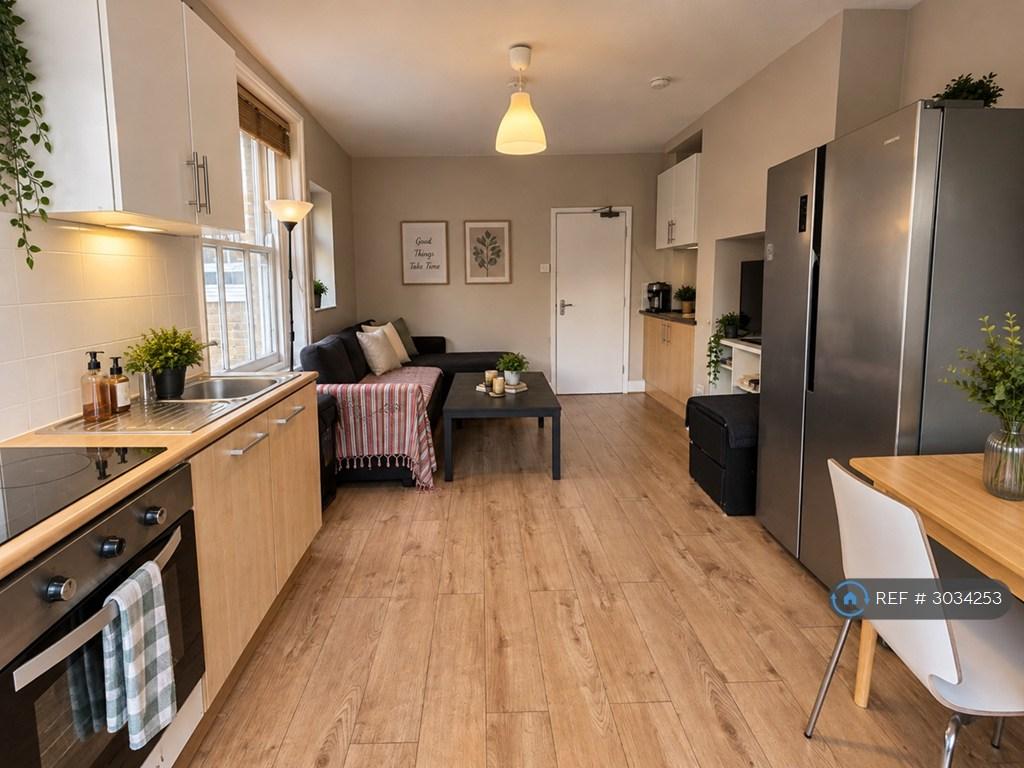 House in London - View 3