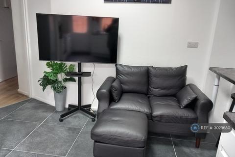 undefined, Lodge Ave, Dagenham, RM8