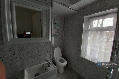 undefined, Lodge Ave, Dagenham, RM8