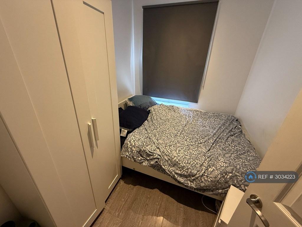 Apartment in Wallington - View 3