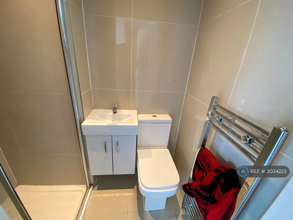 Apartment in Wallington - View 5
