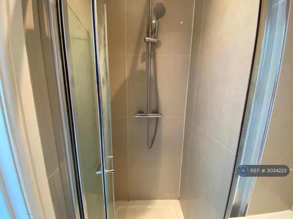 Apartment in Wallington - More