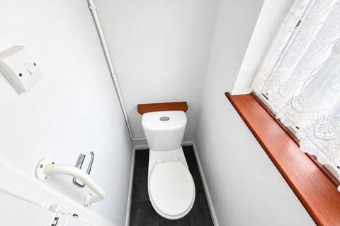 3 bedroom semi-detached house to rent, East Road, West Drayton, UB7