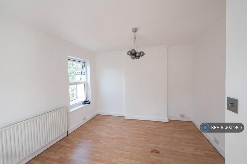 Apartment in Worcester Park - View 2