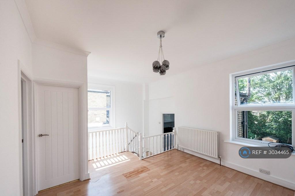 Apartment in Worcester Park - View 3
