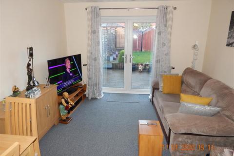 2 bedroom terraced house to rent, Terrys Close, Redditch