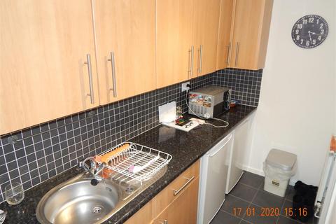 2 bedroom terraced house to rent, Terrys Close, Redditch