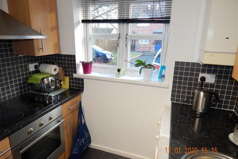 2 bedroom terraced house to rent, Terrys Close, Redditch