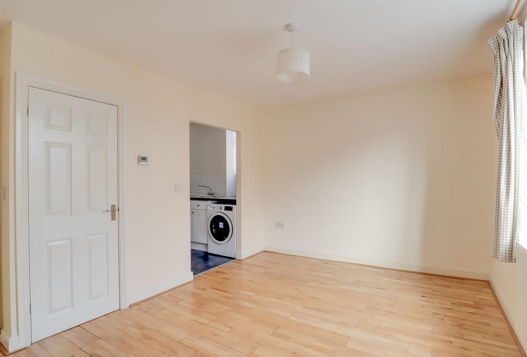 Apartment in Cambridge, Petersfield - View 2