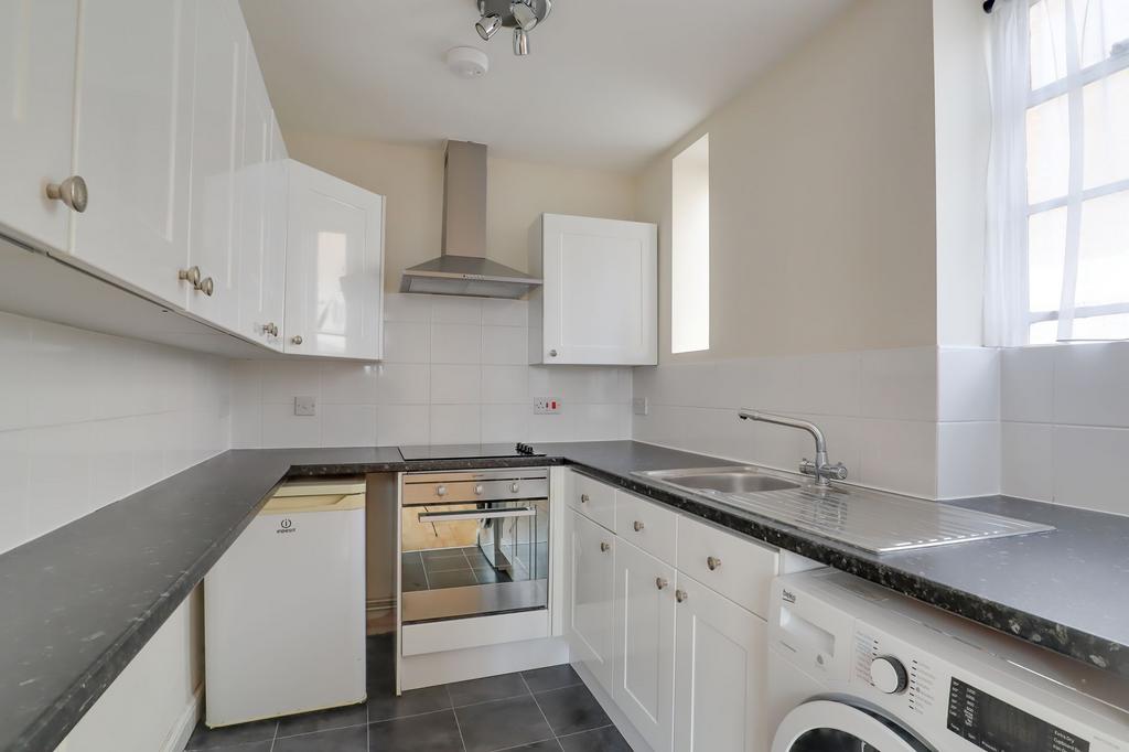 Apartment in Cambridge, Petersfield - View 4