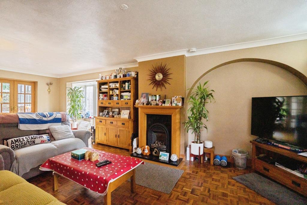 House in Upper Beeding - More