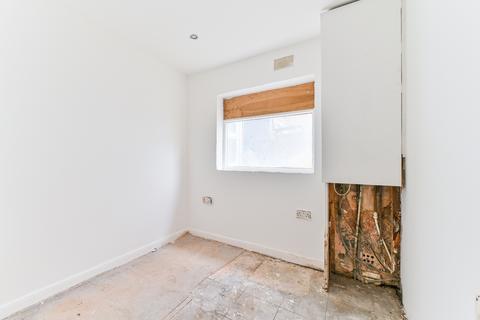 Studio for sale, Lodge Road, Croydon, CR0