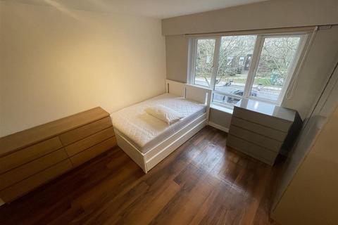 Studio to rent, Heritage Avenue, London NW9