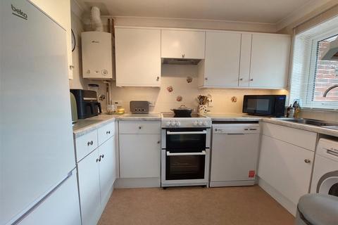 2 bedroom bungalow for sale, Pyrford Mews, Lymington SO41