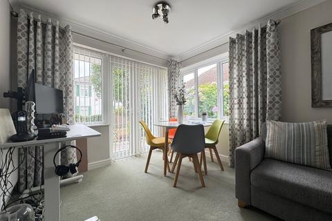 2 bedroom bungalow for sale, Pyrford Mews, Lymington SO41