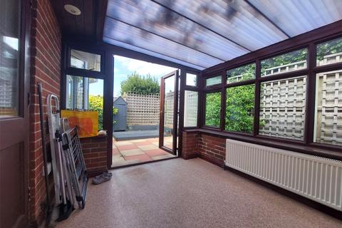 2 bedroom bungalow for sale, Pyrford Mews, Lymington SO41
