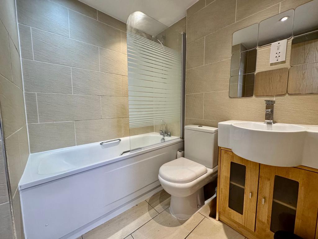 Apartment in Newcastle Upon Tyne - View 3