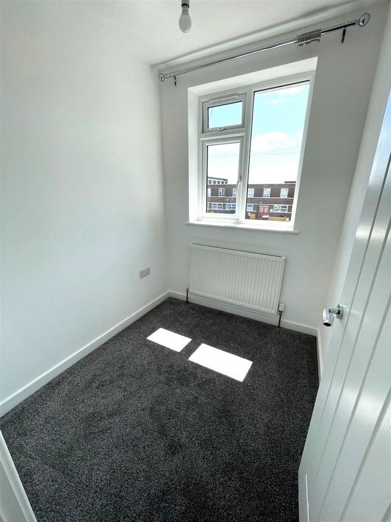House in Edgware - More