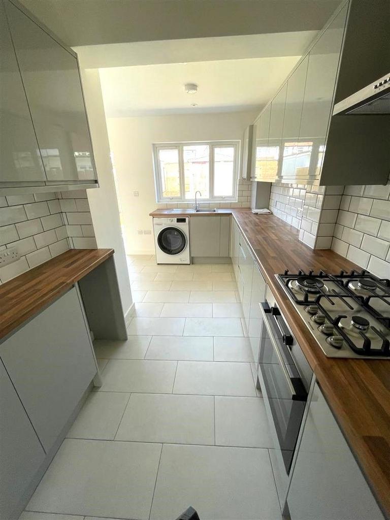 House in Edgware - View 2
