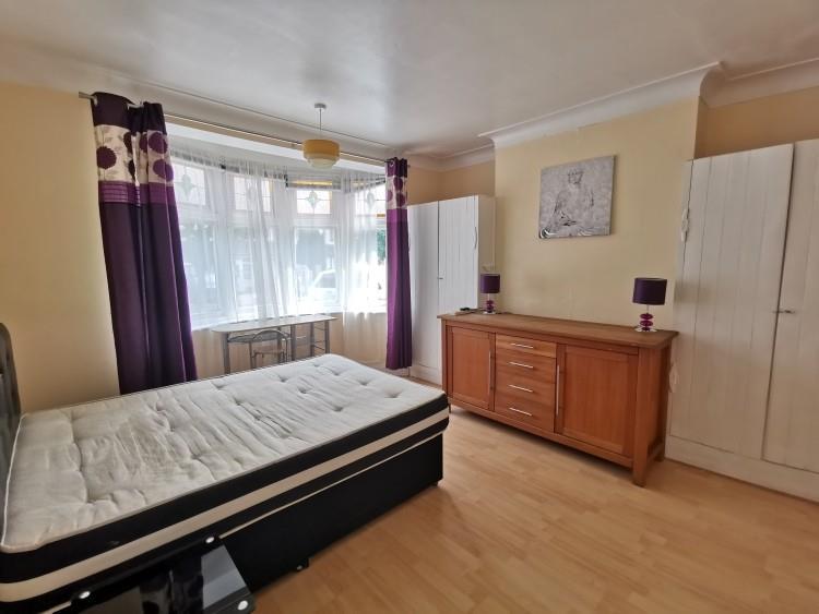 Apartment in Edgware - View 3