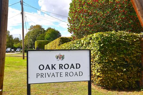 3 bedroom chalet for sale, Oak Road, Rochford
