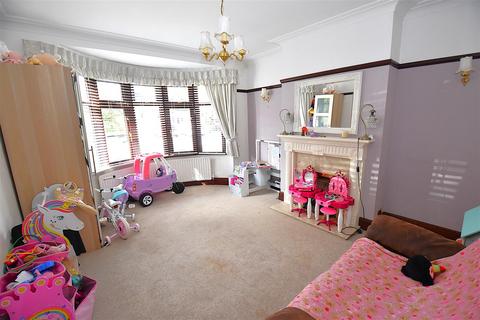 3 bedroom chalet for sale, Oak Road, Rochford