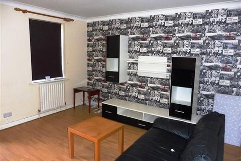 3 bedroom house to rent, Westmacott Drive, Feltham