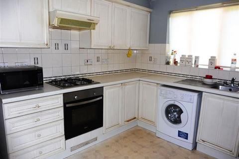 3 bedroom house to rent, Westmacott Drive, Feltham