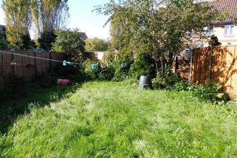3 bedroom house to rent, Westmacott Drive, Feltham