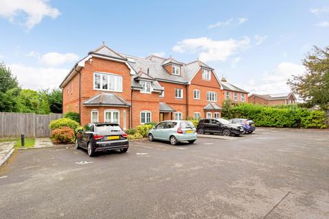 2 bed flat/apartment for rent in Finchampstead Road, Wokingham RG41