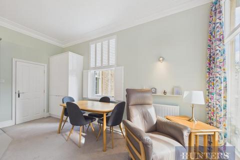 2 bedroom apartment for sale, Prince Of Wales Terrace, Scarborough