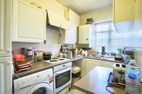 2 bedroom flat for sale, Falloden Way, London NW11
