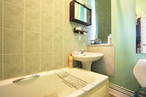 2 bedroom flat for sale, Falloden Way, London NW11