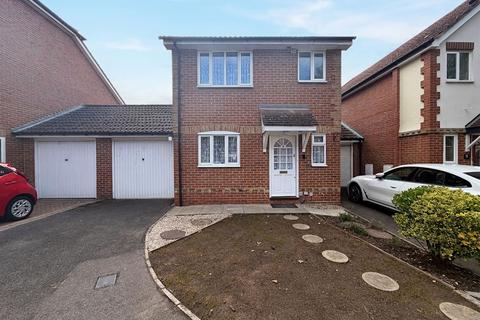 3 bedroom detached house to rent, Ivybridge Close, Uxbridge, UB8
