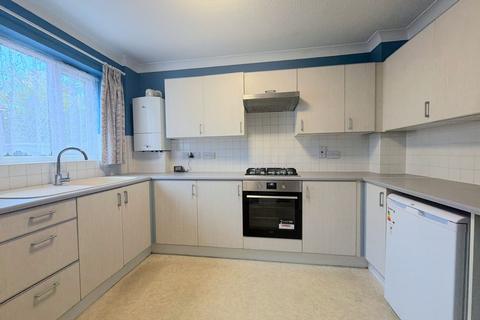 3 bedroom detached house to rent, Ivybridge Close, Uxbridge, UB8
