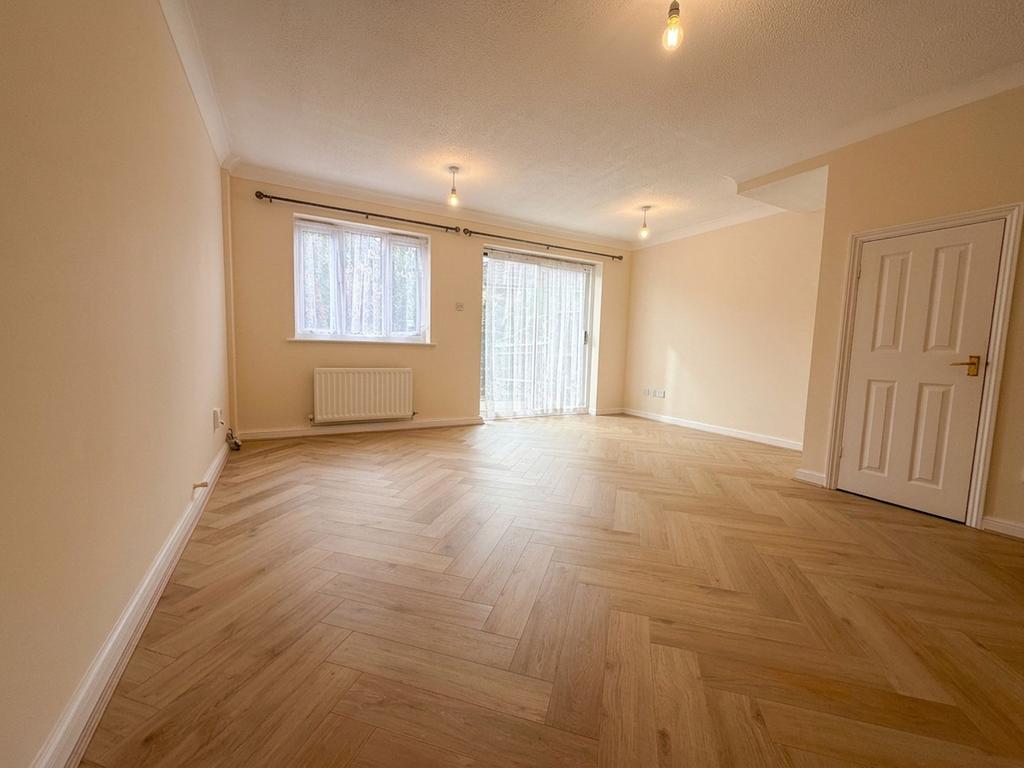 House in Uxbridge - View 5