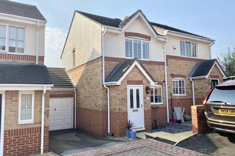 2 bedroom house to rent, Marsh Court, PUDSEY