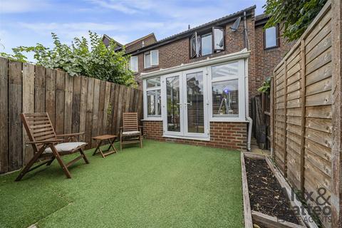 2 bedroom house for sale, Somerford Way, Canada Water, SE16
