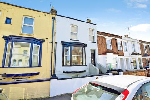2 bed flat/apartment for rent in Alexandra Road Margate CT9