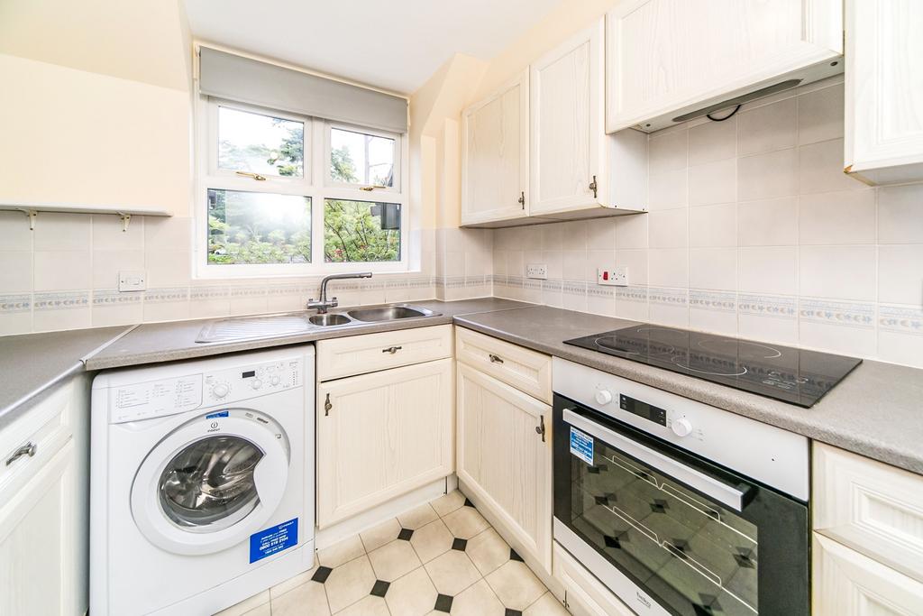 Apartment in Reading - View 4