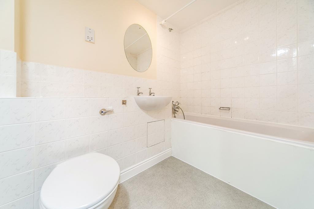 Apartment in Reading - View 5