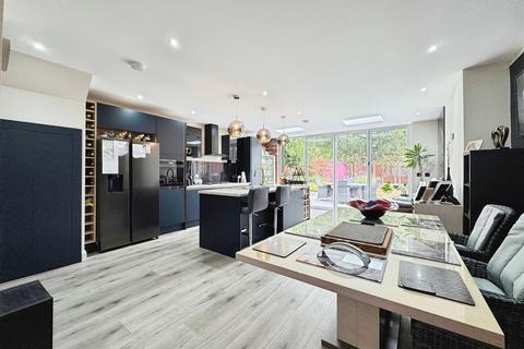 4 bedroom semi-detached house for sale, Cheyneys Avenue, Edgware, HA8