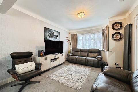 4 bedroom semi-detached house for sale, Cheyneys Avenue, Edgware, HA8