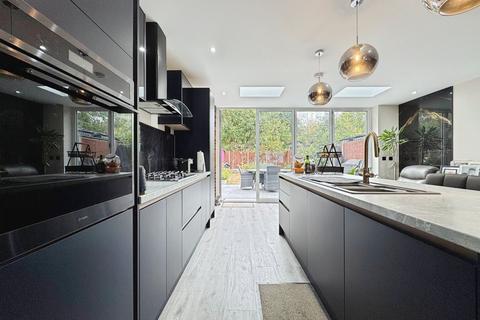 4 bedroom semi-detached house for sale, Cheyneys Avenue, Edgware, HA8